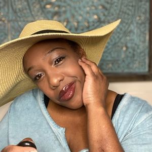 Meet your Posher, Monica